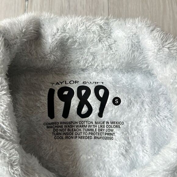 TAYLOR SWIFT 1989 (Taylor's Version) Clean Denim Jacket SZ S NWT - Picture 6 of 8